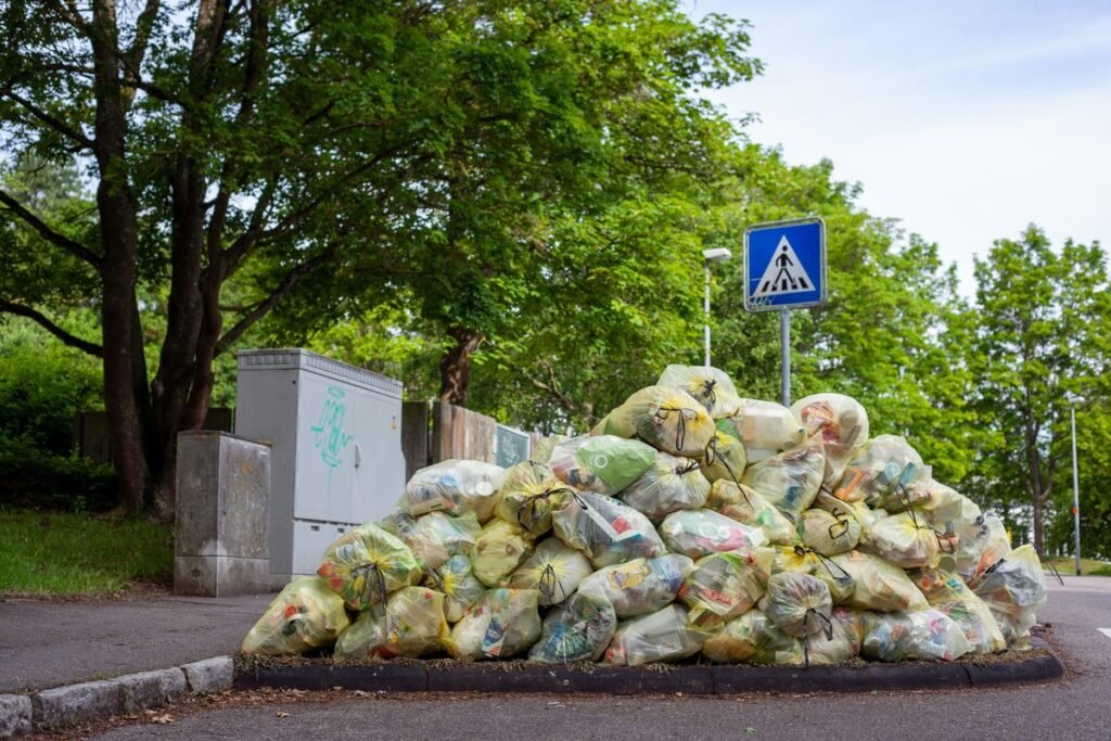 Commercial waste bags piling up — why California SB 1383 organic waste diversion compliance matters